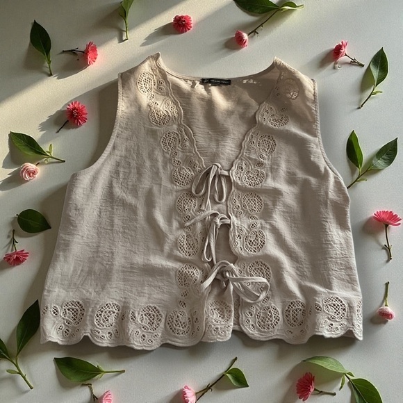 Adrianna Papell Tops - Adrianna Papell Cream Lace Detail Blouse